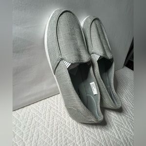 Aloha Island women’s slip‎ on canvas material shoes, size 9.5 light gray color